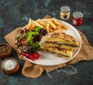 Bazlama Kavurmalı Kaşarlı Tost